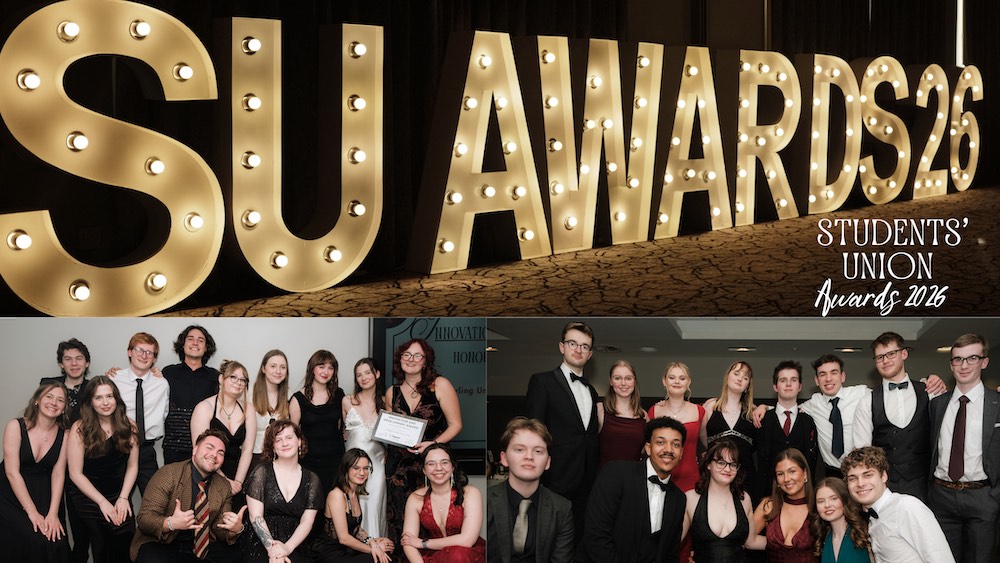 Groups of people dressed smartly at an awawrds event.
